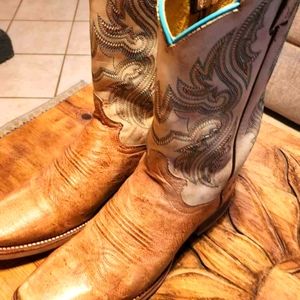 Women's size 9B smooth quill ostrich boots.  Justin is the brand.